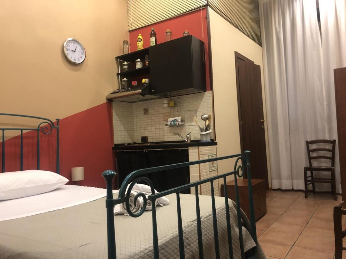 Hotel Roy Nel Cuore Di Napoli Exterior foto