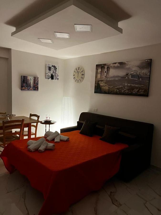 Hotel Roy Nel Cuore Di Napoli Exterior foto